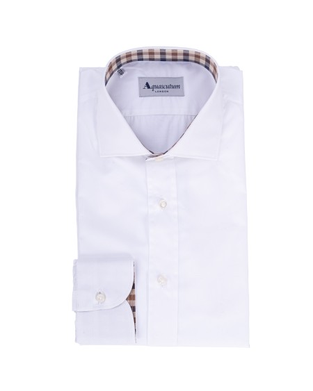 Shop AQUASCUTUM Saldi Camicia: Aquascutum camicia in cotone.
Maniche lunghe.
Collo francese.
Regular fit.
Interno collo a quadri.
Composizione: 100% cotone.
Made in Italy.. SHIRT LA06-00